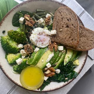 Avocado Supergreen Salad