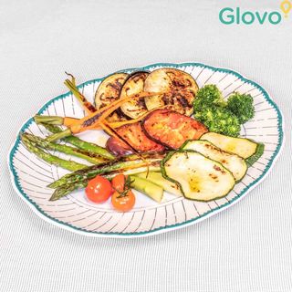 Verduras De Estación A La Parrilla Con Su Romesco