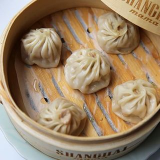 Xiao long bao relleno de secreto ibérico, setas y foie