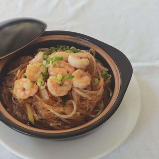 210 Spaghetti di soya con gamberi in casseruola