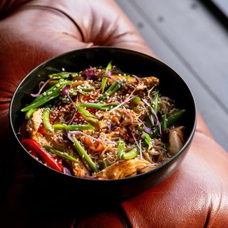 Фунчоза з куркою (290г)