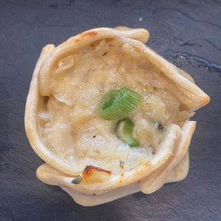 Empanada De Cebolla Caramelizada Y Queso De Cabra