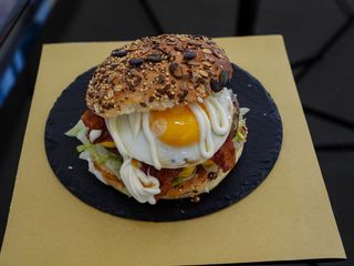 Egg bacon burger