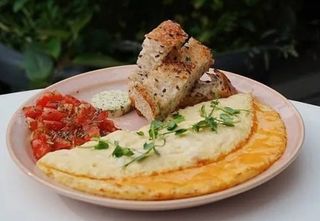 Французький сирний омлет