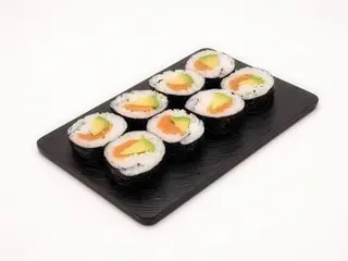 Maki de salmón y aguacate (8 pzs.)