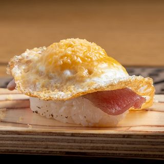 Nigiri de atún trufado