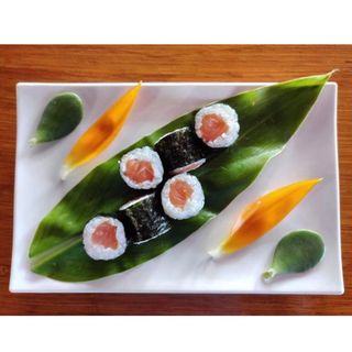 Hosomako salamao ( 8 peças )