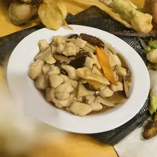 88 Galinha com cogumelos chinês e bambú