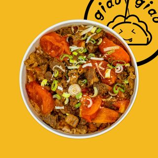 Riso con manzo alla salsa di pomodoro