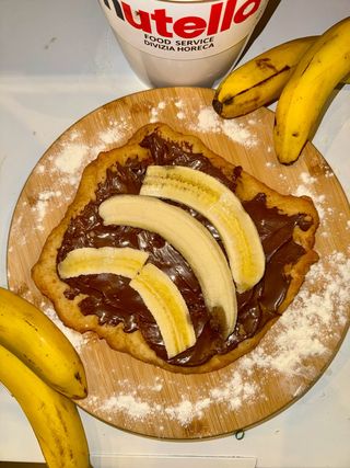 Langos cu Nutella și banane