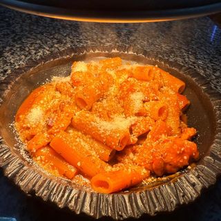 MACHERONI CU SOS DE ROSII SI BRANZA FETA