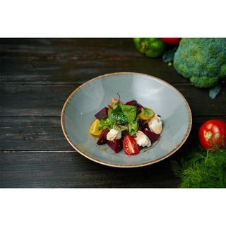 Свекольный салат с творожным сыром