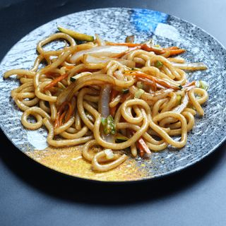 32.Udon frito con verduras