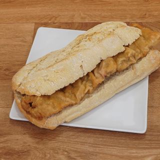 Bocadillo de Escalope de Ternera con Queso Picon