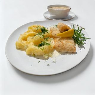 Sandacz na warzywach grillowanych