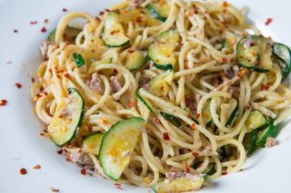 Spaghete Tonno e Zuchini