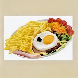 Prego no pão gigante com molho de francesinha