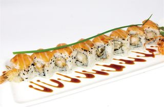 65 Uramaki tiger roll