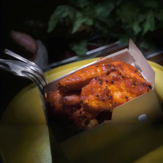 Alitas de pollo picantes x4