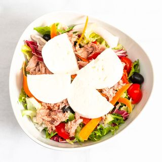 Insalatona con bufala e tonno