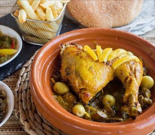 Tajine Poulet avec Frites moyen