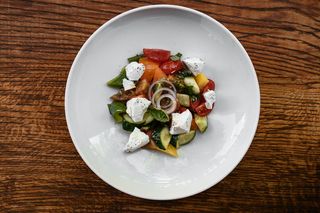 Овочевий салат з козячим сиром (270g)