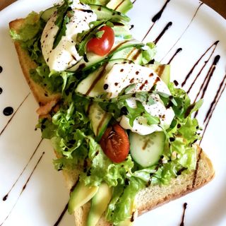 ВЕЛИКИЙ сніданок Бенедикта з лососем (530грам)