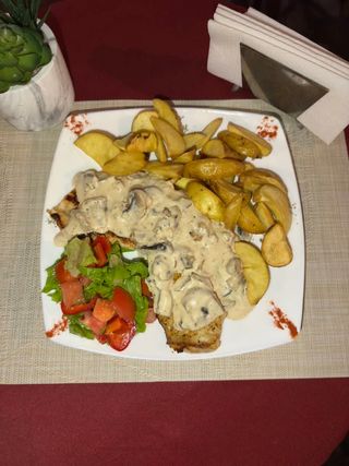 Piletina u sosu od šampinjona 450g