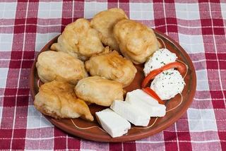 Uštipci sa sirom i kajmakom