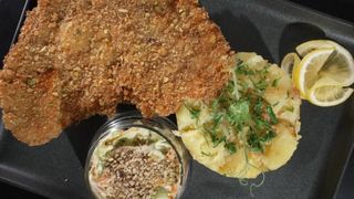 Șnițel din mușchiuleț de porc cu fistic