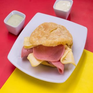 arepa de jamón y queso