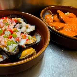 Mejillones Dos Salsas
