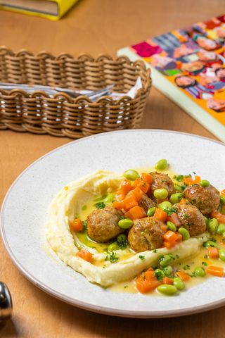 Митболы из цыпленка с пюре (500г)