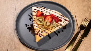 Clatita cu Nutella, 1 fruct si 1 fruct de sezon la alegere