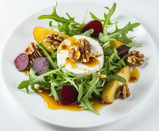 Sałatka kozi ser z pieca