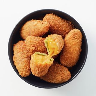 5 Jalapeño fritti ripieni di formaggio