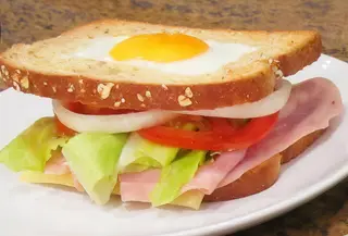 Sándwich Especial Con Huevo