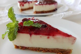“Cheesecake” de côco e frutos vermelhos