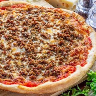 Pizza De Carne Picada