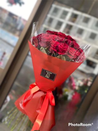 #22. 30 წითელი პრემიუმ ხარისხის ჰოლანდიური ვარდის თაიგული