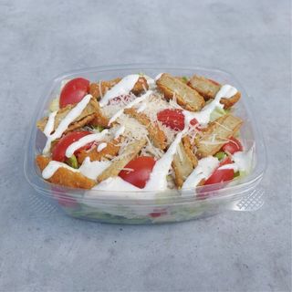 Цезар салата с Beyond nuggets