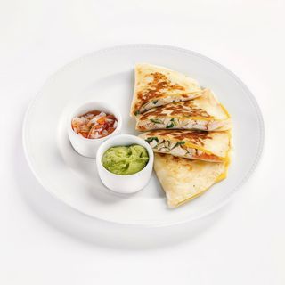 Кесаділья з куркою (260/40/40г)