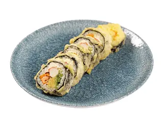 Futomaki w tempurze z pieczonym łososiem teriyaki i awokado