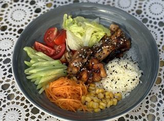 Боул з куркою теріякі