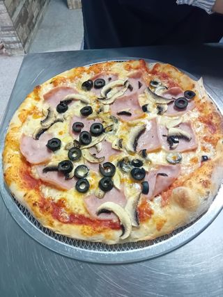 Pizza Capricciosa Ø32cm