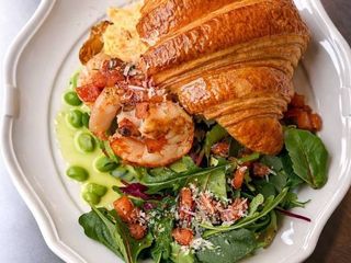 Круасан з креветками (400g)