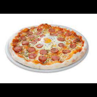Pizza Frankfurt con huevo 