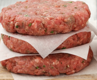 Hamburger di vitello con prosciutto, formaggio, prezzemolo, uovo, sale e pepe 500 g