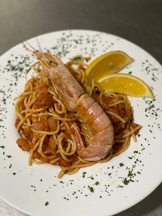 Spaghetti sa gamborima u paradajz sosu