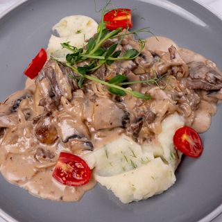 Мясо по-строгановски